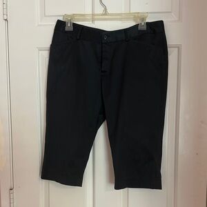 Shirley of Hollywood Silk woman’s  peddle pusher Black Shorts